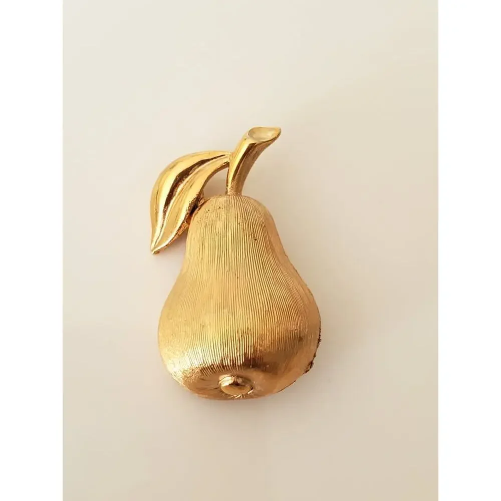 Vintage Crown Trifari Pear Gold Tone Etched Brooch Pin
